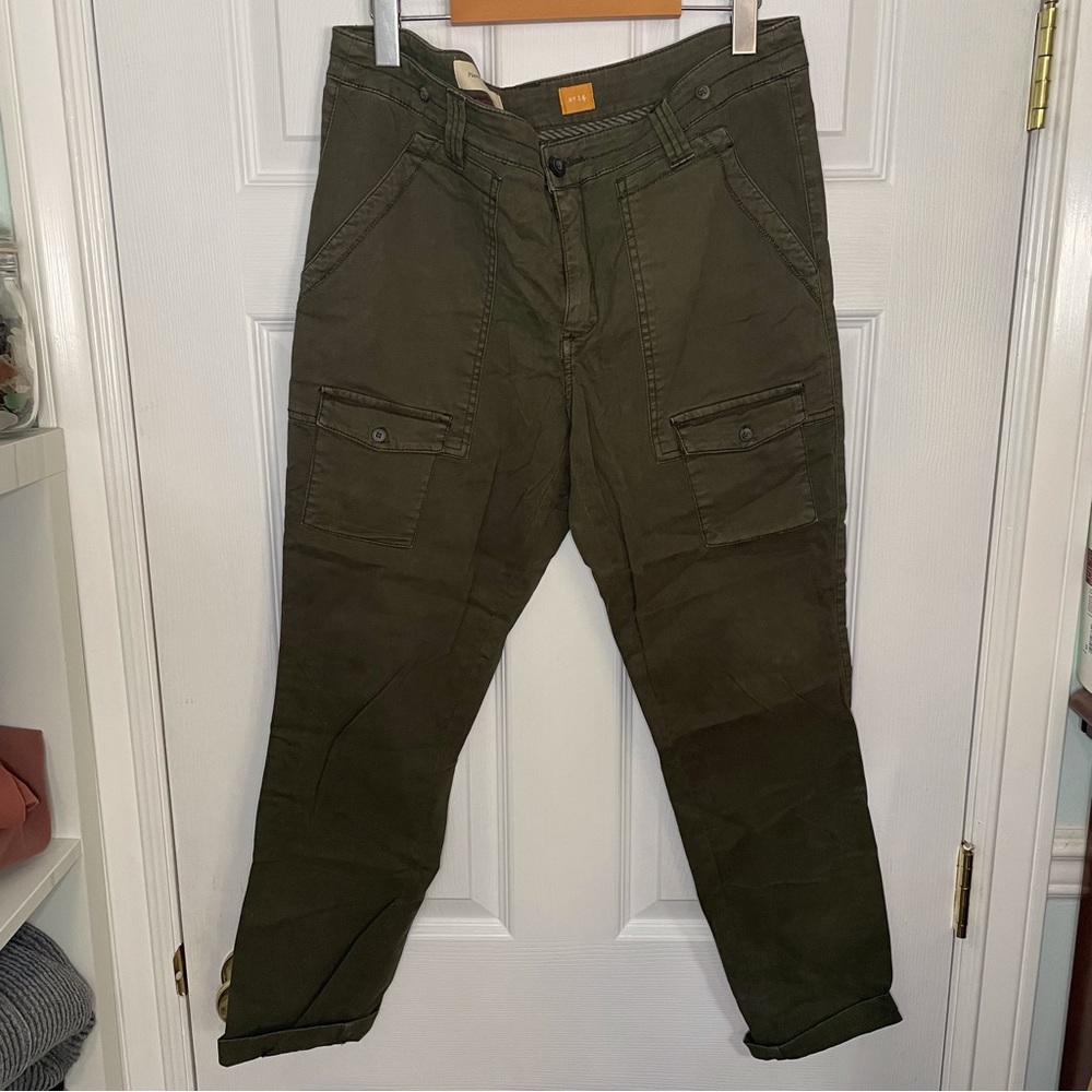 Anthropologie Pilcro like new khaki midrise khaki chinos Size 32